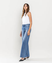 Load image into Gallery viewer, HIGH RISE FULL LENGTH WIDE LEG JEANS ASTONISHING