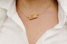 Load image into Gallery viewer, Horn Pendant Choker