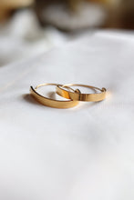 Load image into Gallery viewer, Edge Hoops Earrings.