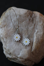 Load image into Gallery viewer, Silver Daisy Dangle Earrings
