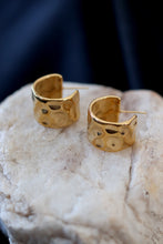 Load image into Gallery viewer, Avery Hoops - Wide Hammered Gold Hoop Earrings – 18K Gold Plated Stainless Steel Waterproof Statement Hoops
