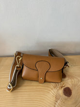 Load image into Gallery viewer, Traveler Leather Bag - Tan
