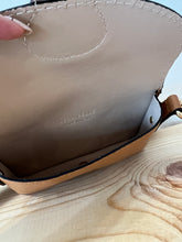 Load image into Gallery viewer, Traveler Leather Bag - Tan

