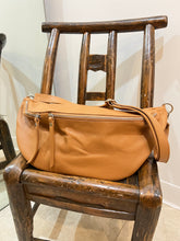 Load image into Gallery viewer, Flor Leather Bag - Tan
