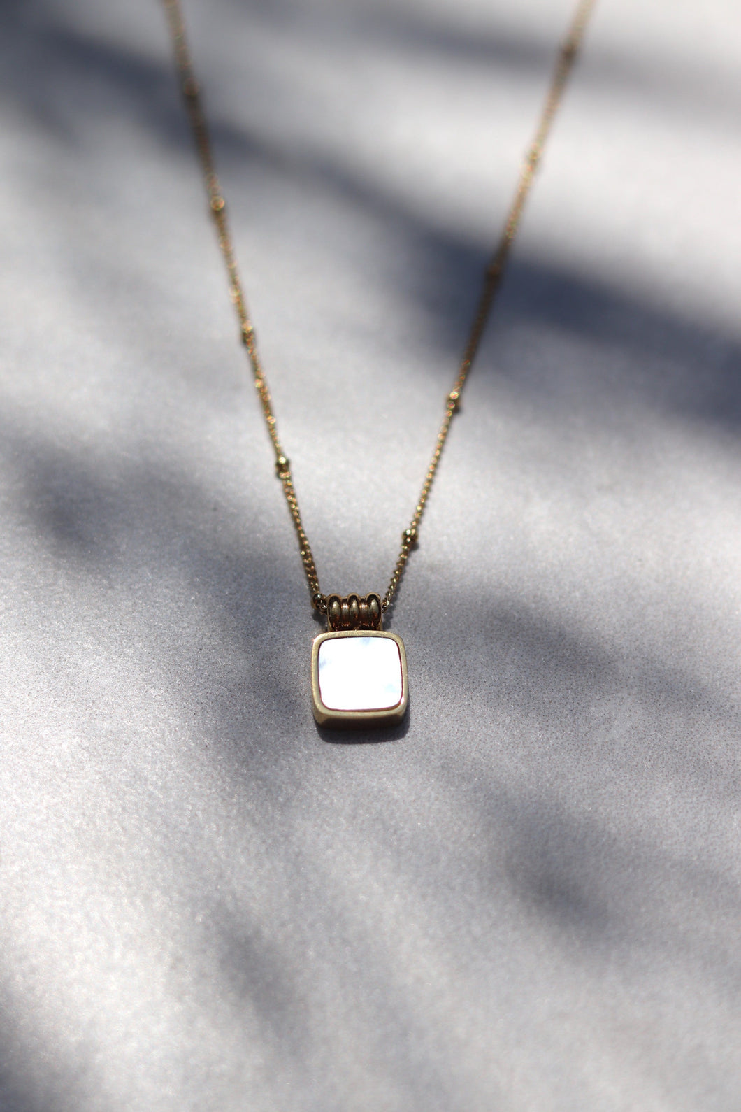 Dee Necklace White